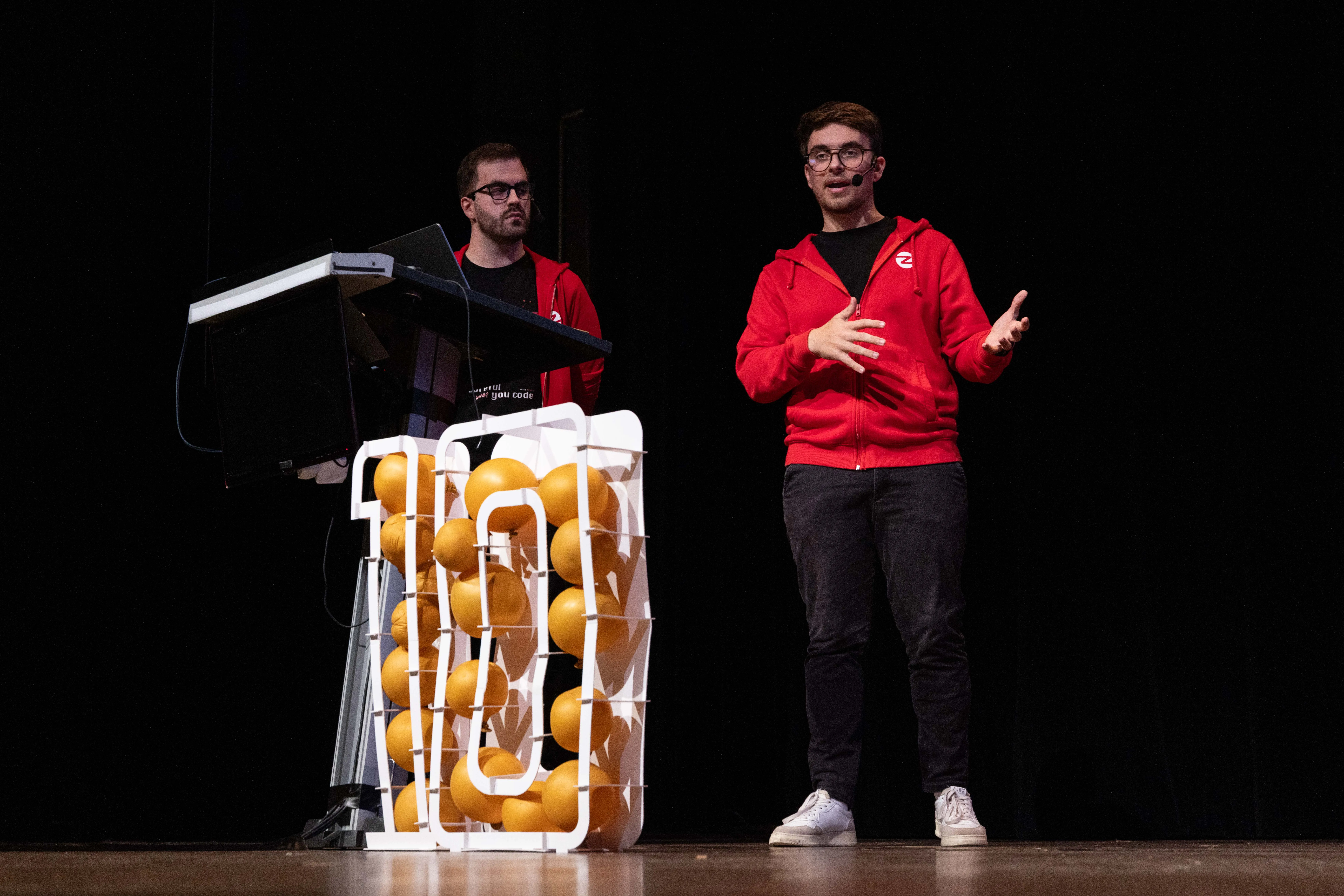 Behind the scenes of JavaScript: what we use without understanding 🎭